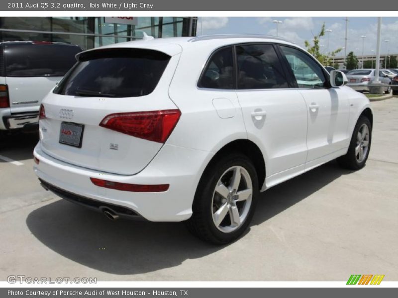 Ibis White / Light Gray 2011 Audi Q5 3.2 quattro