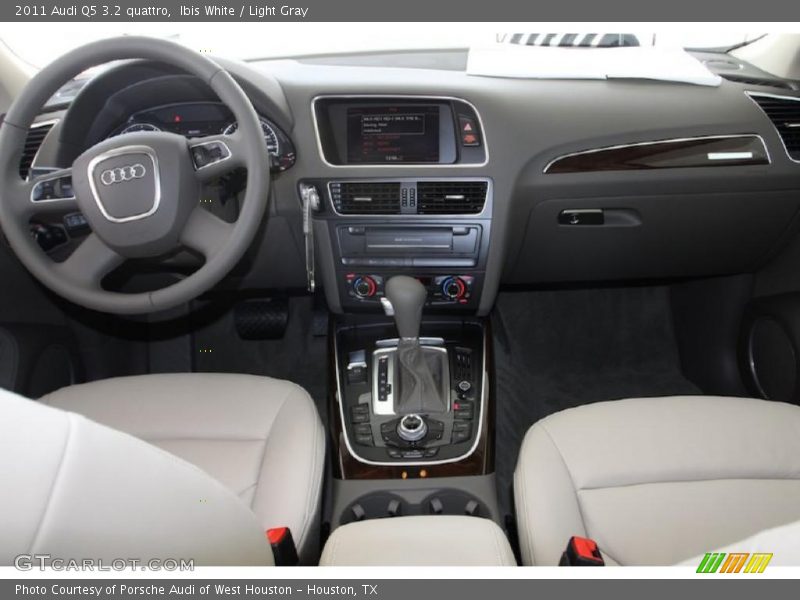 Ibis White / Light Gray 2011 Audi Q5 3.2 quattro