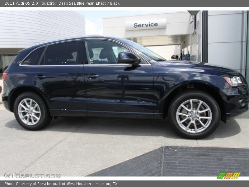 Deep Sea Blue Pearl Effect / Black 2011 Audi Q5 2.0T quattro