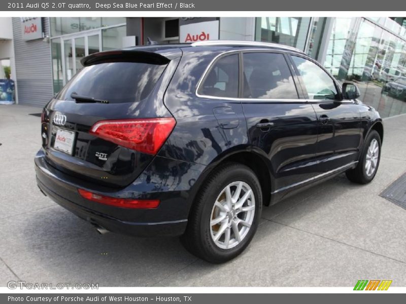 Deep Sea Blue Pearl Effect / Black 2011 Audi Q5 2.0T quattro
