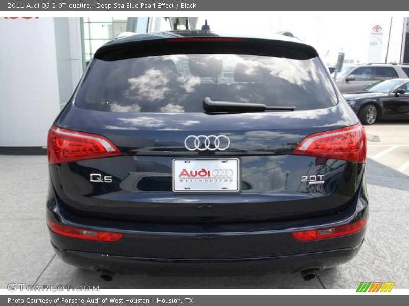 Deep Sea Blue Pearl Effect / Black 2011 Audi Q5 2.0T quattro