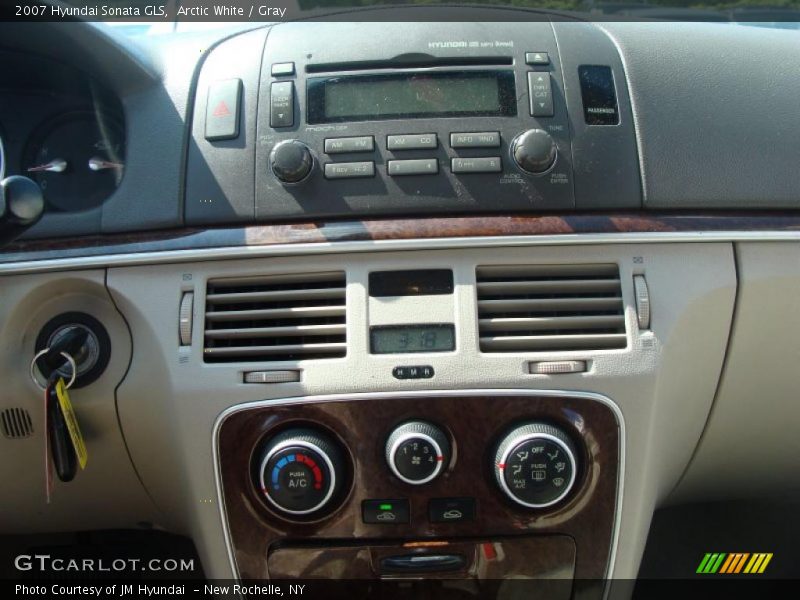 Arctic White / Gray 2007 Hyundai Sonata GLS