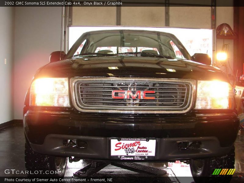 Onyx Black / Graphite 2002 GMC Sonoma SLS Extended Cab 4x4