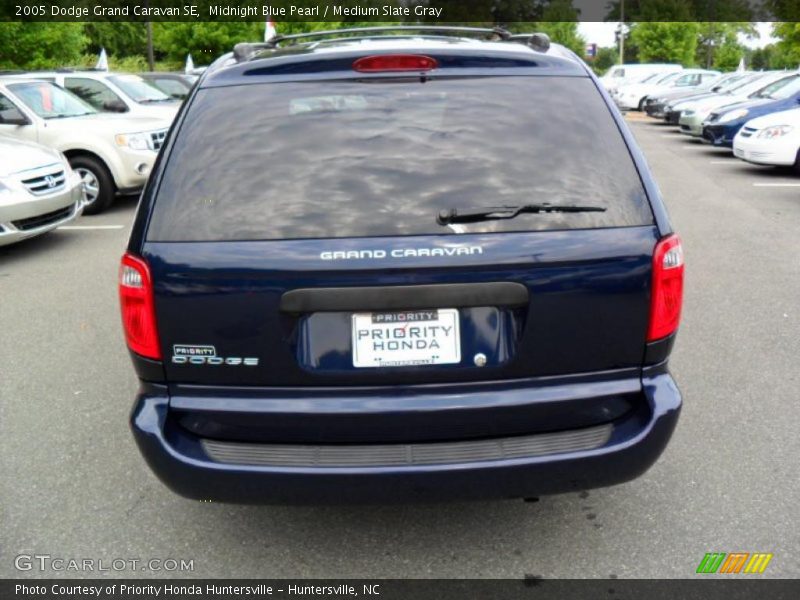 Midnight Blue Pearl / Medium Slate Gray 2005 Dodge Grand Caravan SE