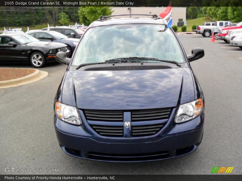 Midnight Blue Pearl / Medium Slate Gray 2005 Dodge Grand Caravan SE