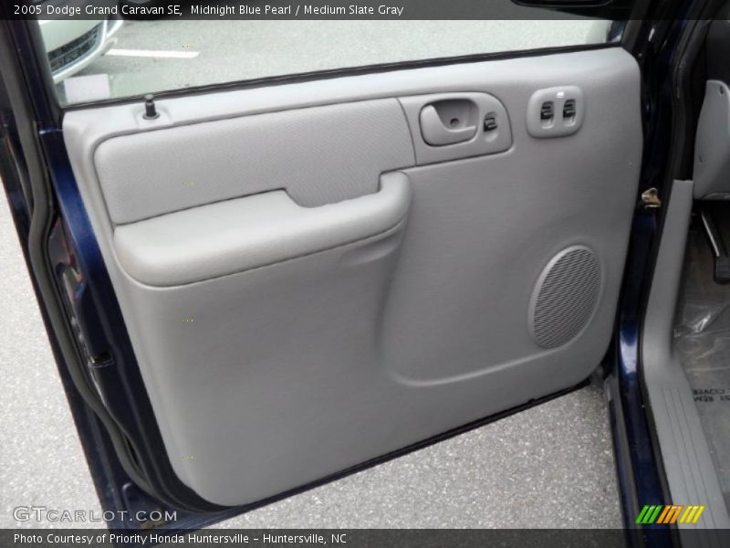 Midnight Blue Pearl / Medium Slate Gray 2005 Dodge Grand Caravan SE