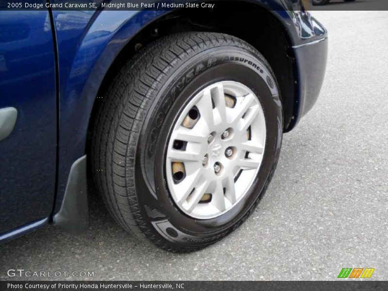Midnight Blue Pearl / Medium Slate Gray 2005 Dodge Grand Caravan SE