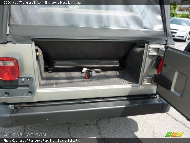 Silverstone Metallic / Agate 2000 Jeep Wrangler SE 4x4