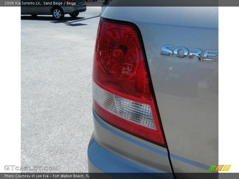 Sand Beige / Beige 2006 Kia Sorento LX