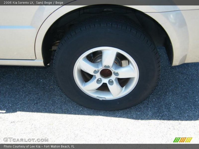Sand Beige / Beige 2006 Kia Sorento LX