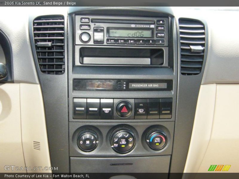 Sand Beige / Beige 2006 Kia Sorento LX
