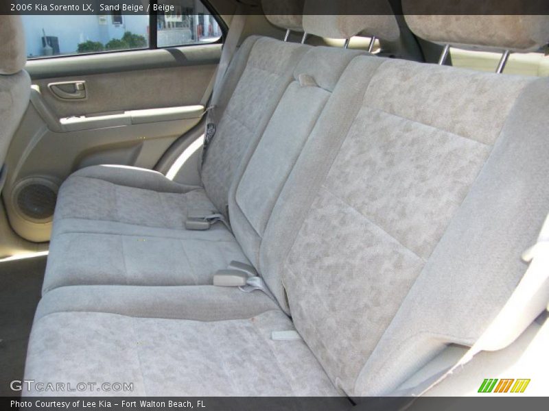 Sand Beige / Beige 2006 Kia Sorento LX