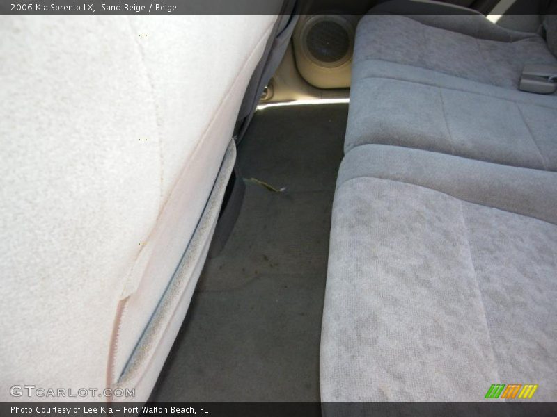 Sand Beige / Beige 2006 Kia Sorento LX