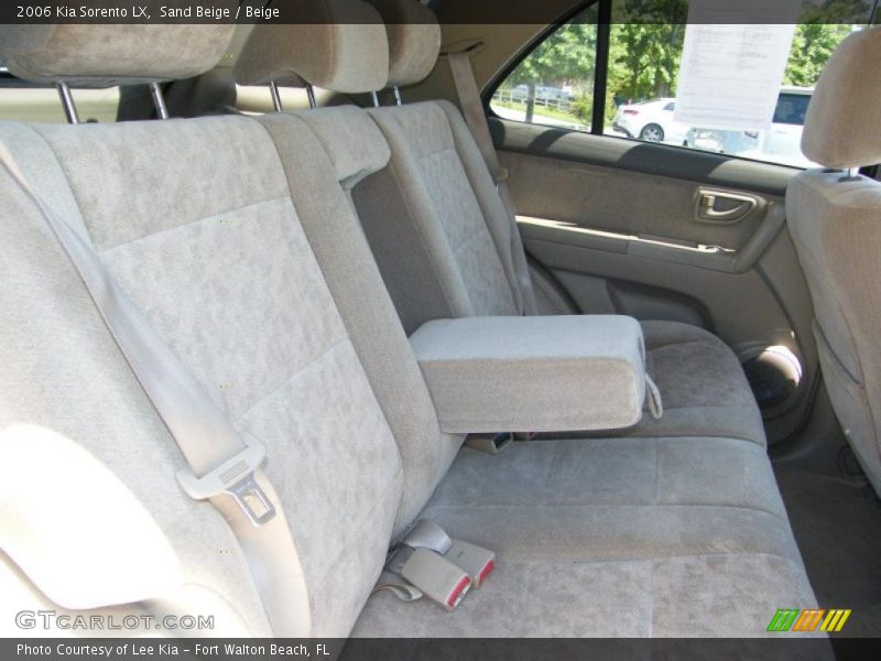Sand Beige / Beige 2006 Kia Sorento LX