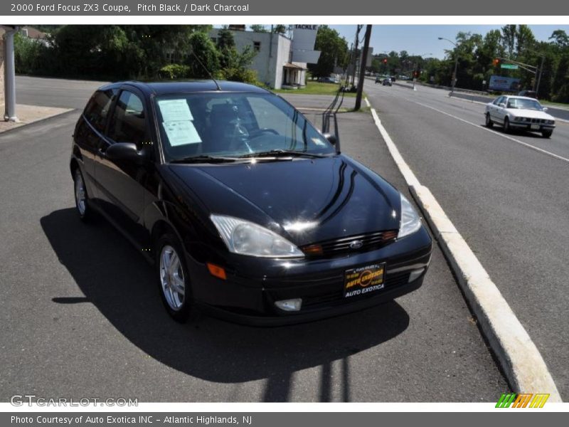 Pitch Black / Dark Charcoal 2000 Ford Focus ZX3 Coupe