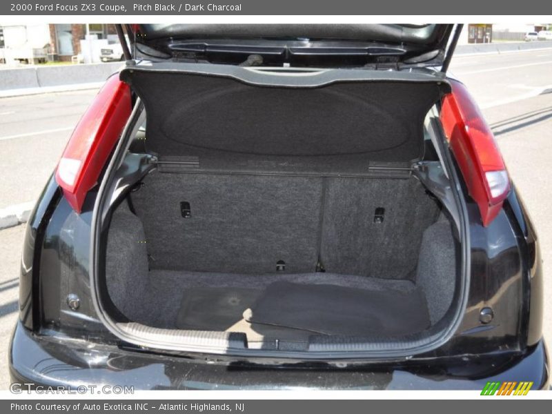 Pitch Black / Dark Charcoal 2000 Ford Focus ZX3 Coupe