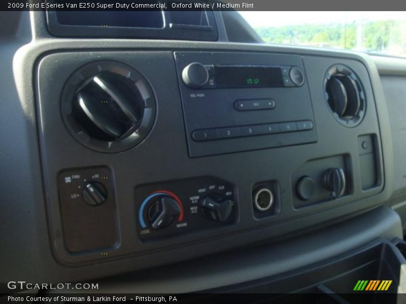 Oxford White / Medium Flint 2009 Ford E Series Van E250 Super Duty Commercial