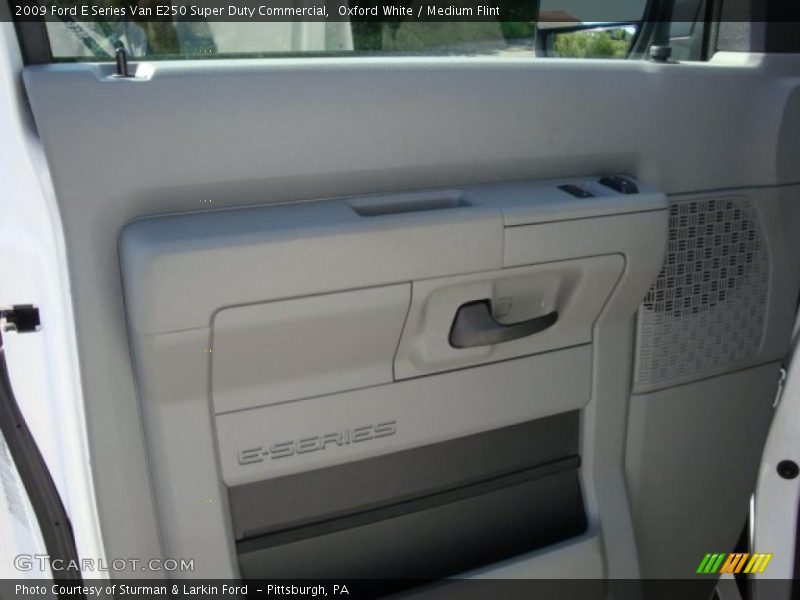 Oxford White / Medium Flint 2009 Ford E Series Van E250 Super Duty Commercial