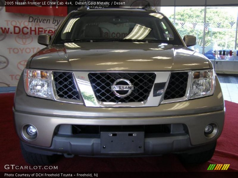 Desert Gold Metallic / Desert 2005 Nissan Frontier LE Crew Cab 4x4