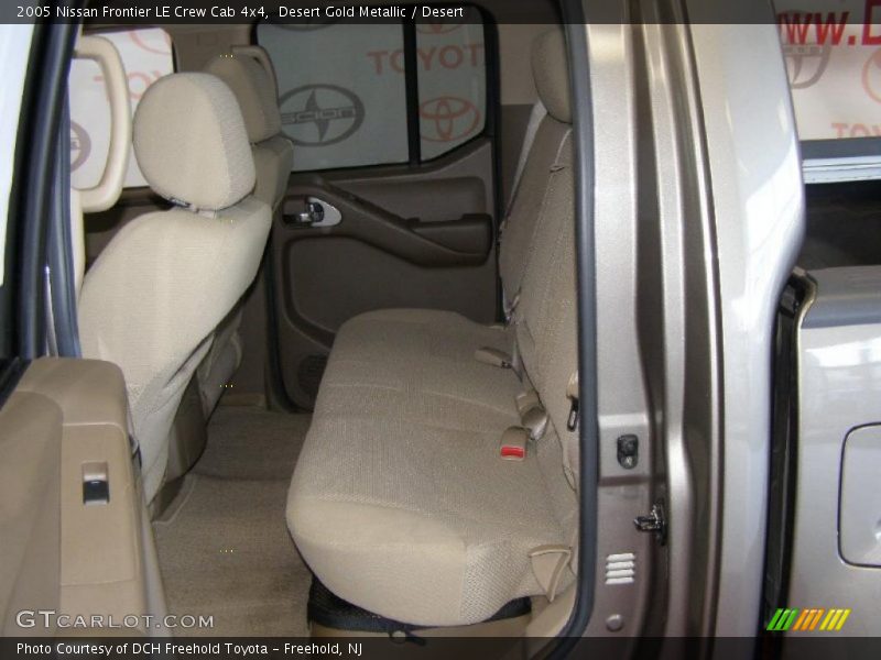 Desert Gold Metallic / Desert 2005 Nissan Frontier LE Crew Cab 4x4