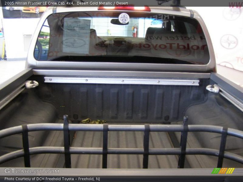 Desert Gold Metallic / Desert 2005 Nissan Frontier LE Crew Cab 4x4