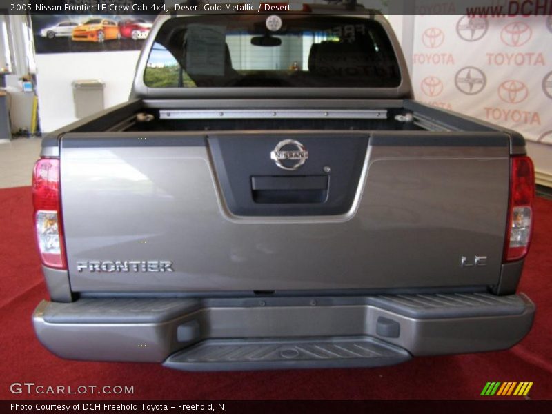 Desert Gold Metallic / Desert 2005 Nissan Frontier LE Crew Cab 4x4