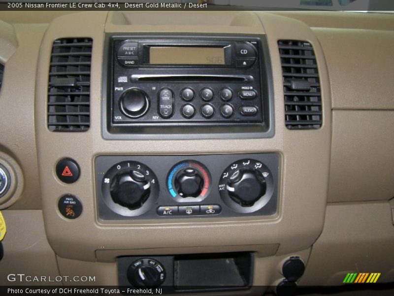 Desert Gold Metallic / Desert 2005 Nissan Frontier LE Crew Cab 4x4