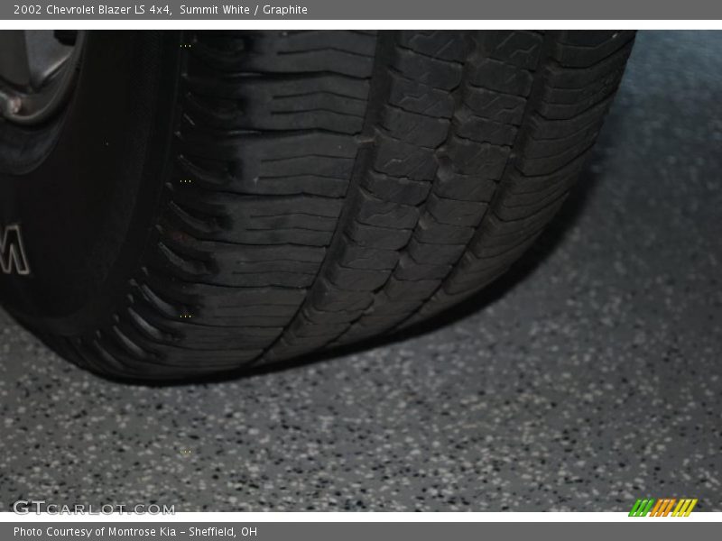 Summit White / Graphite 2002 Chevrolet Blazer LS 4x4