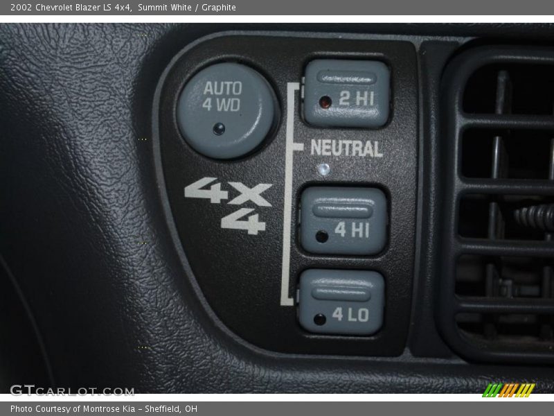 Summit White / Graphite 2002 Chevrolet Blazer LS 4x4