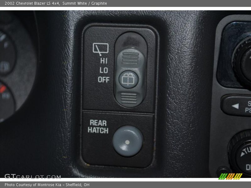 Summit White / Graphite 2002 Chevrolet Blazer LS 4x4