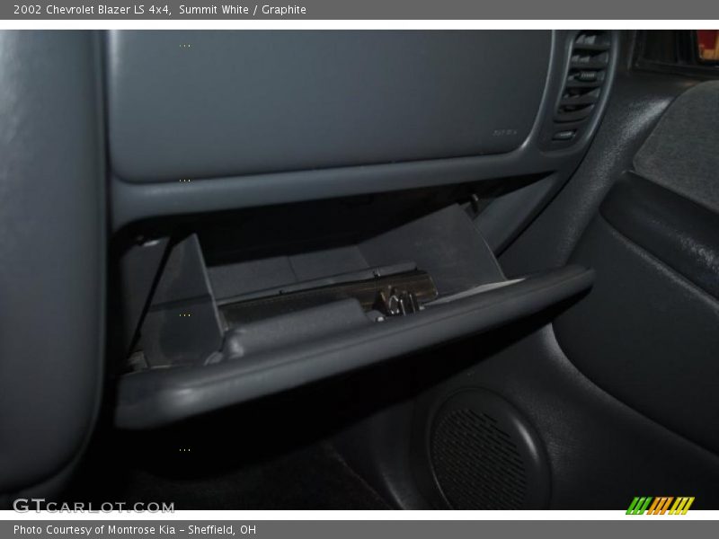 Summit White / Graphite 2002 Chevrolet Blazer LS 4x4