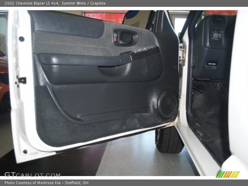 Summit White / Graphite 2002 Chevrolet Blazer LS 4x4
