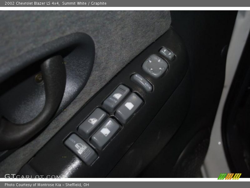 Summit White / Graphite 2002 Chevrolet Blazer LS 4x4