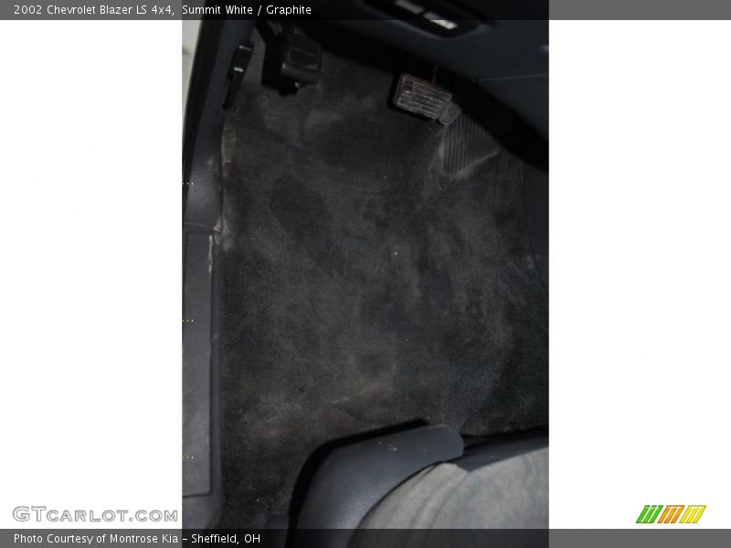 Summit White / Graphite 2002 Chevrolet Blazer LS 4x4