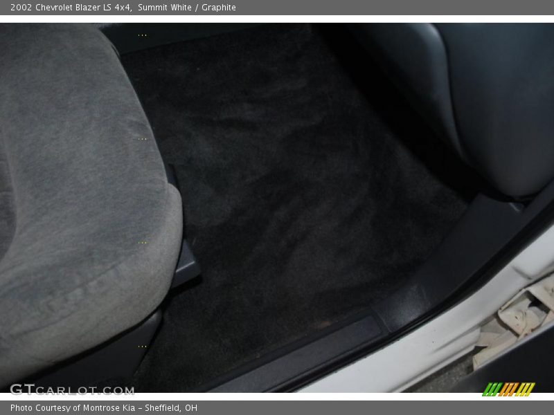 Summit White / Graphite 2002 Chevrolet Blazer LS 4x4