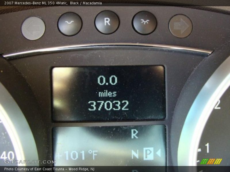 Black / Macadamia 2007 Mercedes-Benz ML 350 4Matic