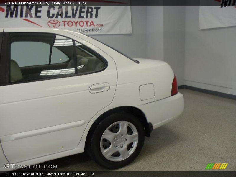 Cloud White / Taupe 2004 Nissan Sentra 1.8 S