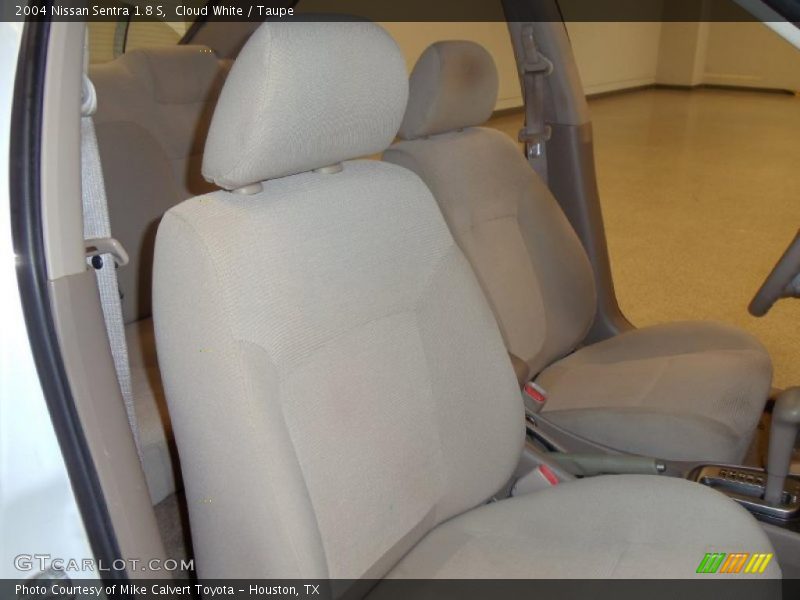 Cloud White / Taupe 2004 Nissan Sentra 1.8 S