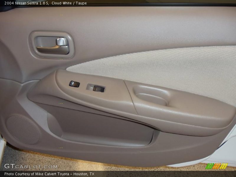 Cloud White / Taupe 2004 Nissan Sentra 1.8 S