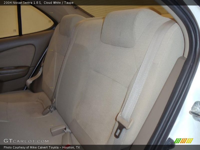 Cloud White / Taupe 2004 Nissan Sentra 1.8 S