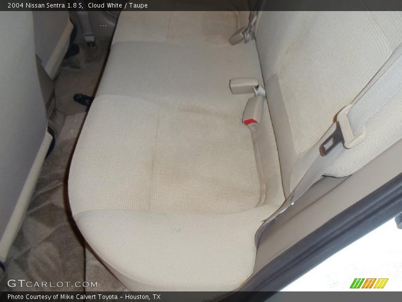Cloud White / Taupe 2004 Nissan Sentra 1.8 S