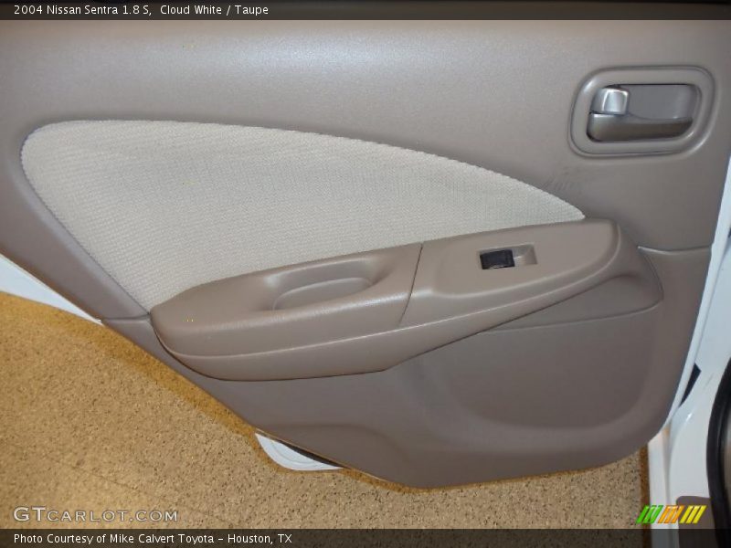 Cloud White / Taupe 2004 Nissan Sentra 1.8 S
