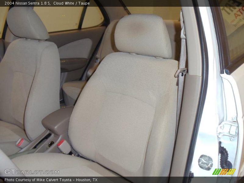Cloud White / Taupe 2004 Nissan Sentra 1.8 S