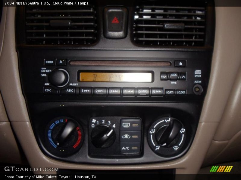 Cloud White / Taupe 2004 Nissan Sentra 1.8 S