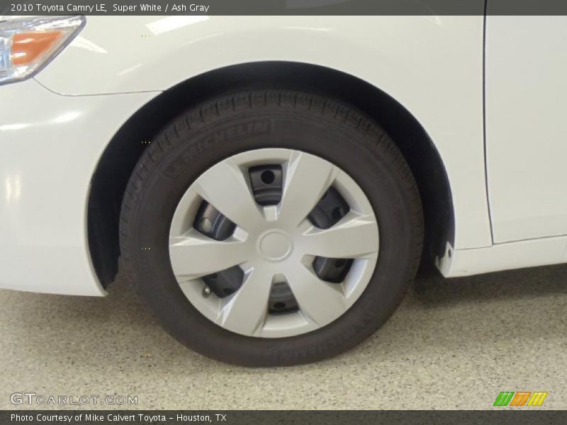 Super White / Ash Gray 2010 Toyota Camry LE