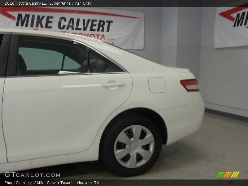 Super White / Ash Gray 2010 Toyota Camry LE