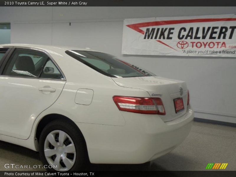 Super White / Ash Gray 2010 Toyota Camry LE