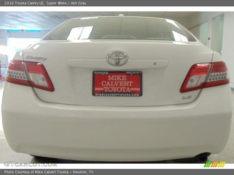 Super White / Ash Gray 2010 Toyota Camry LE