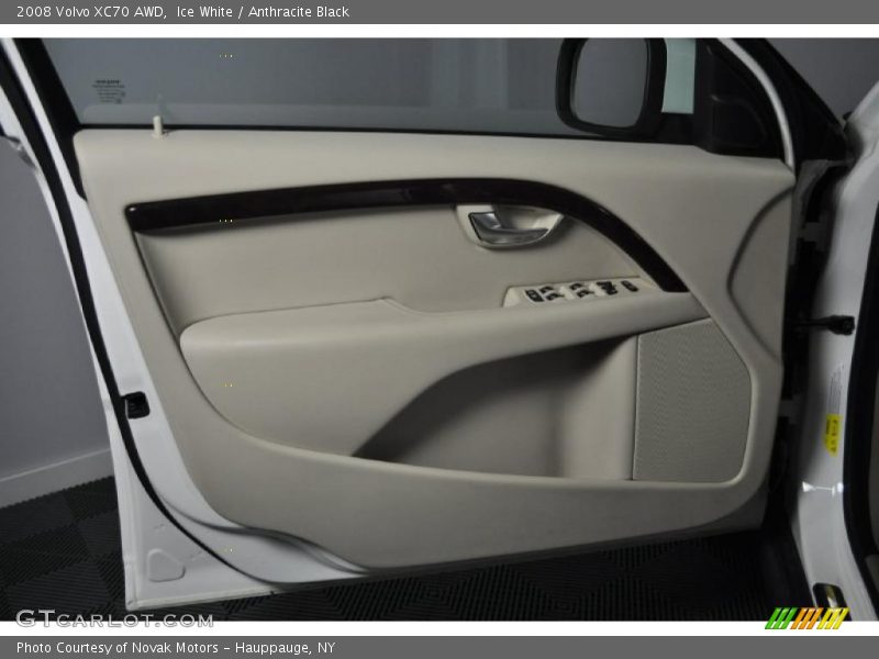 Ice White / Anthracite Black 2008 Volvo XC70 AWD