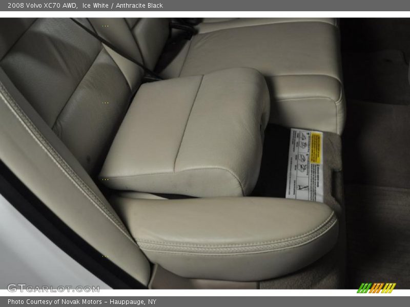Ice White / Anthracite Black 2008 Volvo XC70 AWD